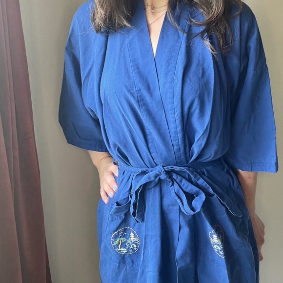 VTG Chinese Robe - Picture 5 of 8